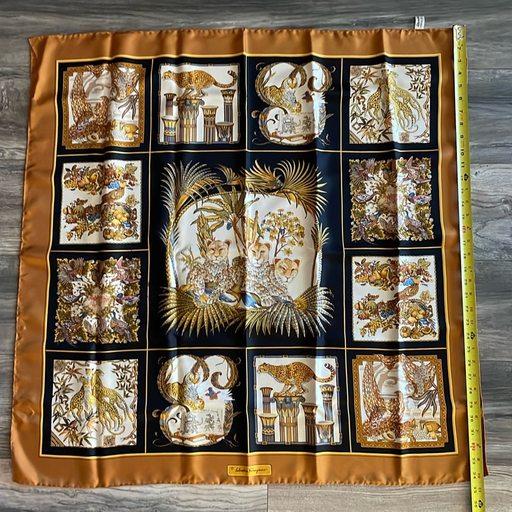 New vintage multicolored Salvatore Ferragamo silk scarf - Picture 7 of 9